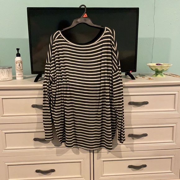 A grey and white striped, long sleeve Aeropostal shirt! - Picture 2 of 2